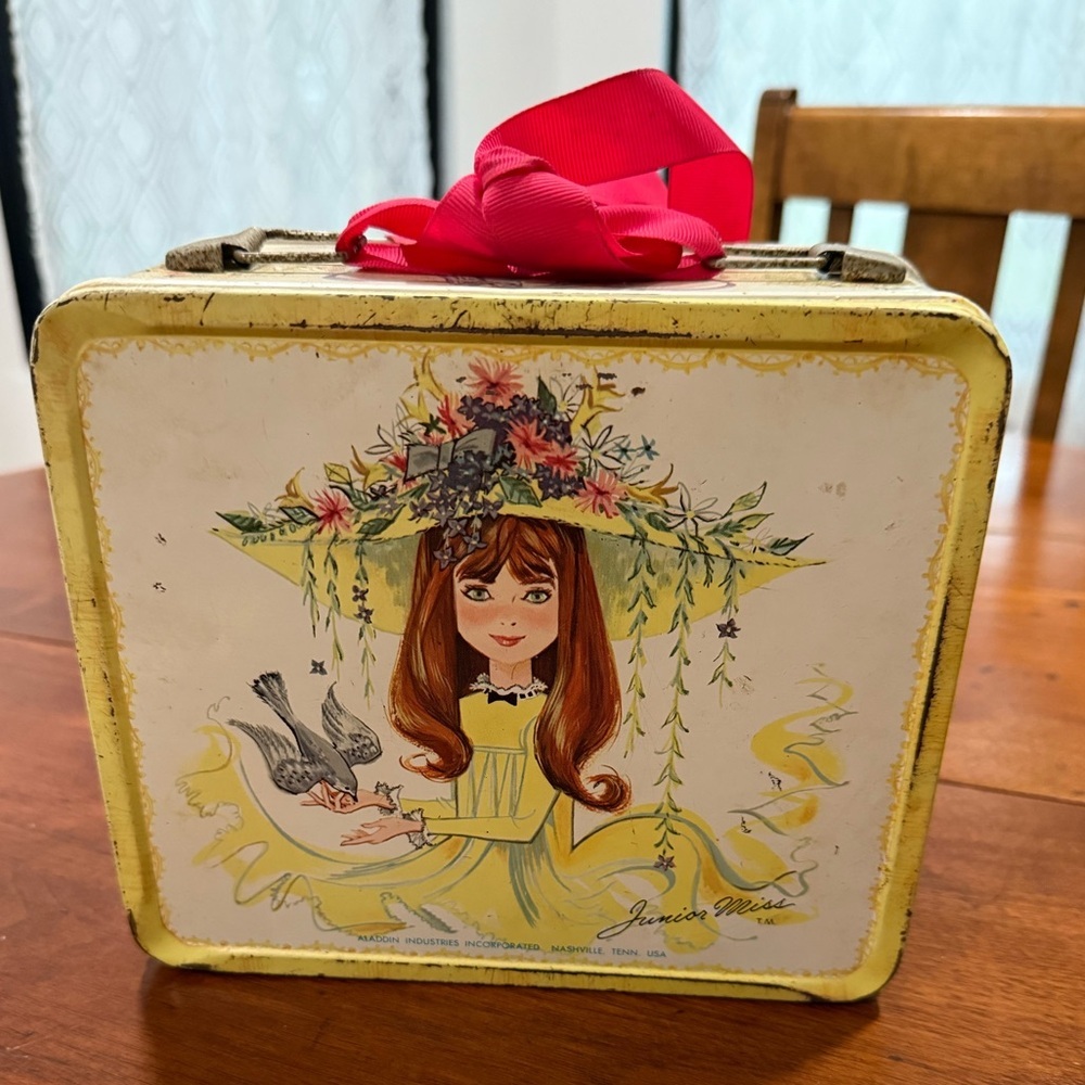 Vintage 1966 JUNIOR MISS Yellow Metal Lunchbox – Aladdin Industries - Picture 2 of 16